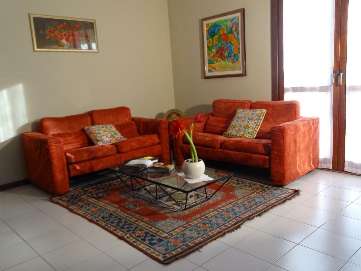 Bed and Breakfast La Casa Di Clara Esine Екстер'єр фото